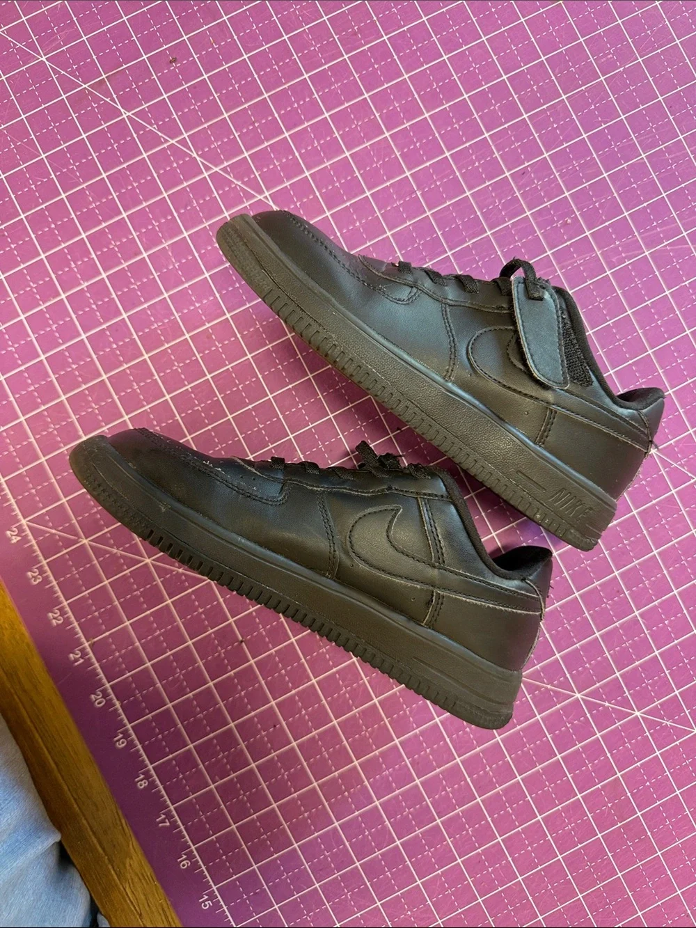 Nike Kids Black Air Force 1 Low-Top Leather Sneakers